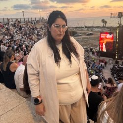 עמית