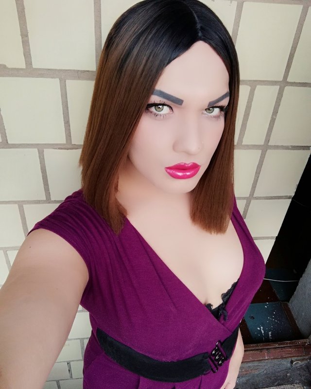 Порно: Үлкен кеуде блузкадан түсіп қалды. Порно және эротика бар фильм