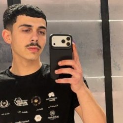 Mo