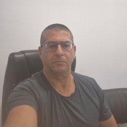 אורי