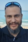 אורי שלוש