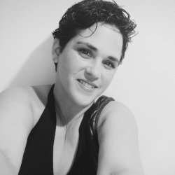 נעמי