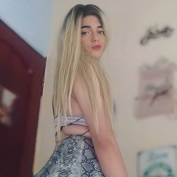 קרולין מתלבשת קוקסי