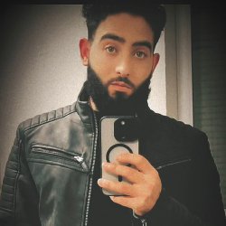 Mo