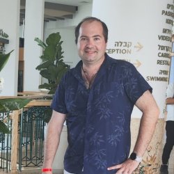 טוני