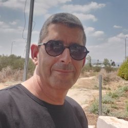 יורם מנחם