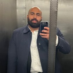 Mo
