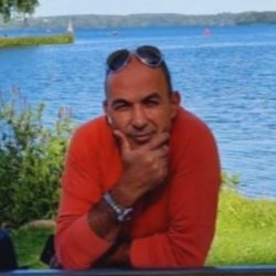 عاشق عيون انثى